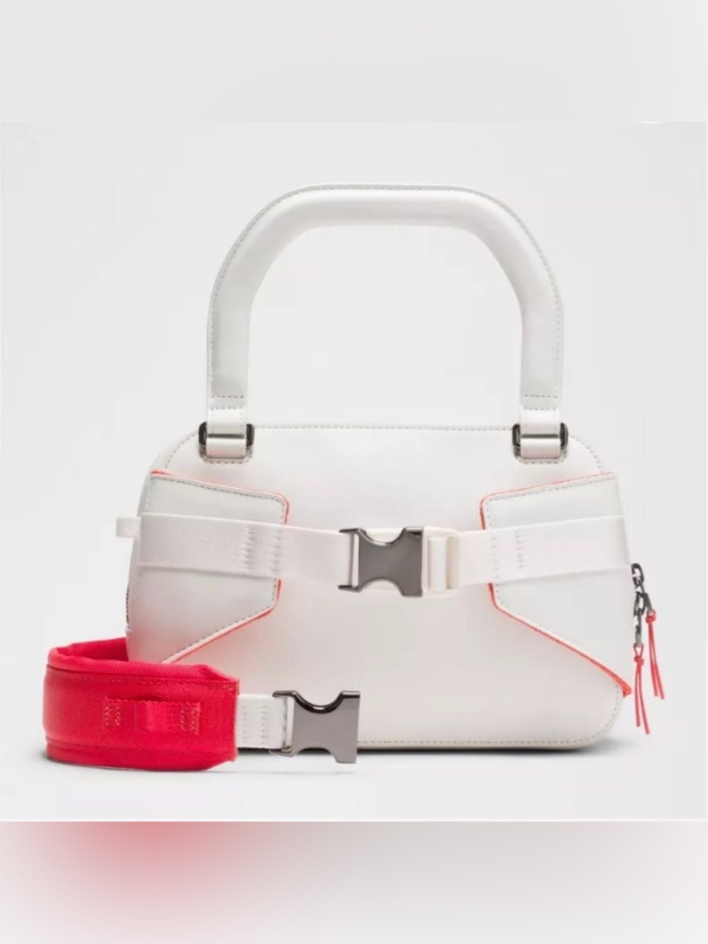 Lululemon Top-Handle Leather
Alternative XL Belt Bag 2L
SLNSH Collection LVPR